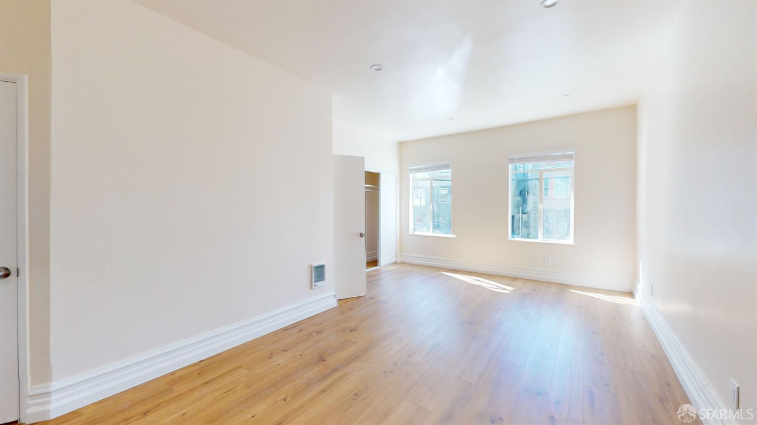 Detail Gallery Image 12 of 27 For 1520 Leavenworth St, San Francisco,  CA 94109 - – Beds | – Baths