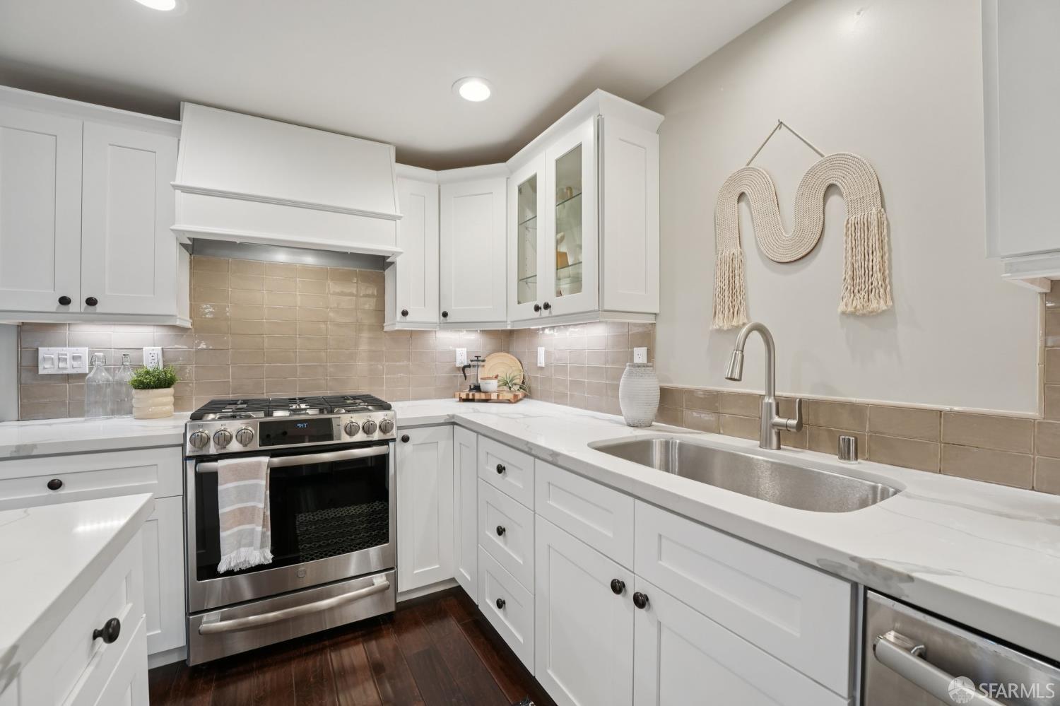 Detail Gallery Image 12 of 45 For 226 Roosevelt Way a,  San Francisco,  CA 94114 - 3 Beds | 2 Baths