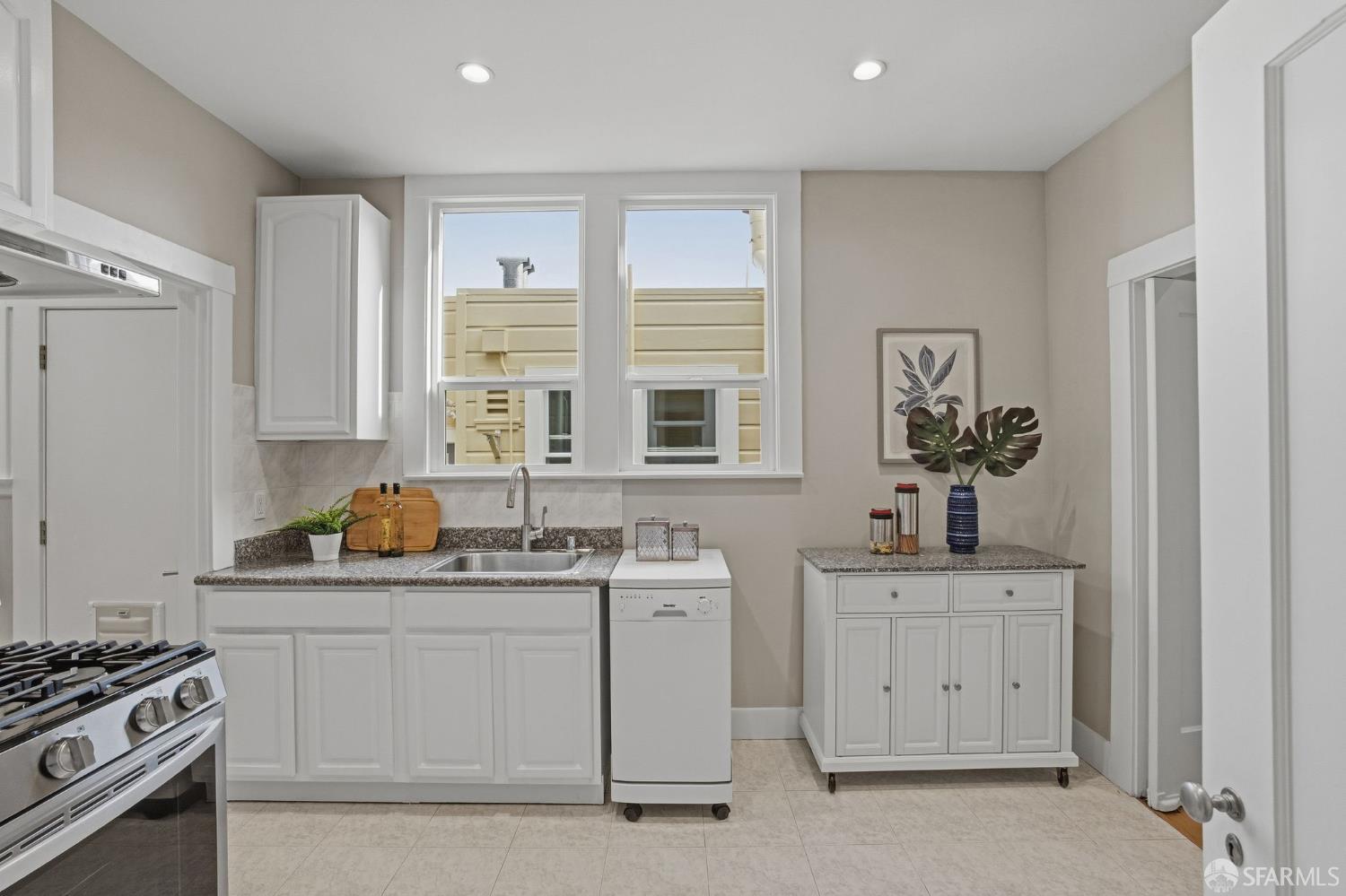 Photo #11: 425087050 Listing: Photo #11