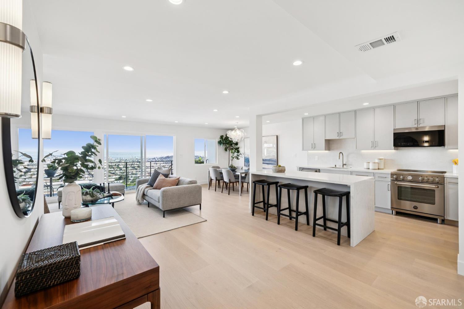 Detail Gallery Image 12 of 32 For 505 Grand View Ave #4,  San Francisco,  CA 94114 - 2 Beds | 2 Baths