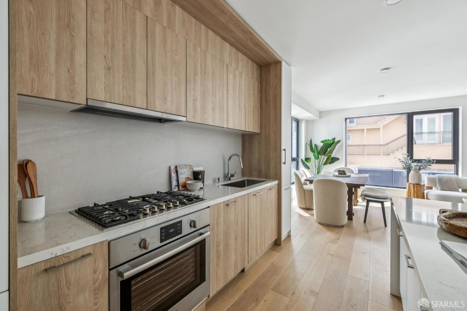 Detail Gallery Image 12 of 27 For 915 North Point St #J5,  San Francisco,  CA 94109 - 3 Beds | 2 Baths