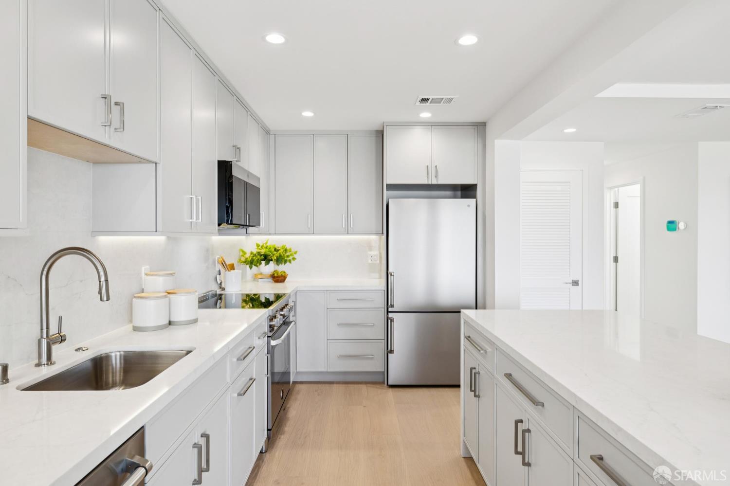 Detail Gallery Image 16 of 32 For 505 Grand View Ave #4,  San Francisco,  CA 94114 - 2 Beds | 2 Baths