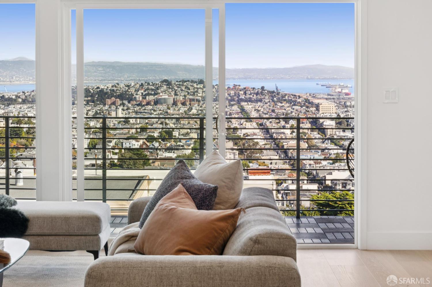 Detail Gallery Image 2 of 32 For 505 Grand View Ave #4,  San Francisco,  CA 94114 - 2 Beds | 2 Baths