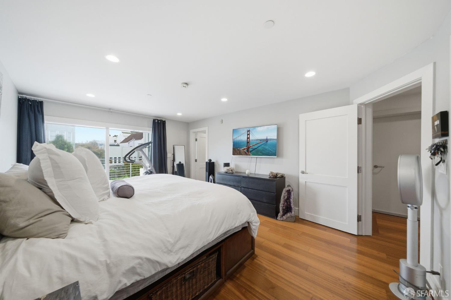 Detail Gallery Image 19 of 57 For 161 Collingwood St, San Francisco,  CA 94114 - 3 Beds | 3 Baths