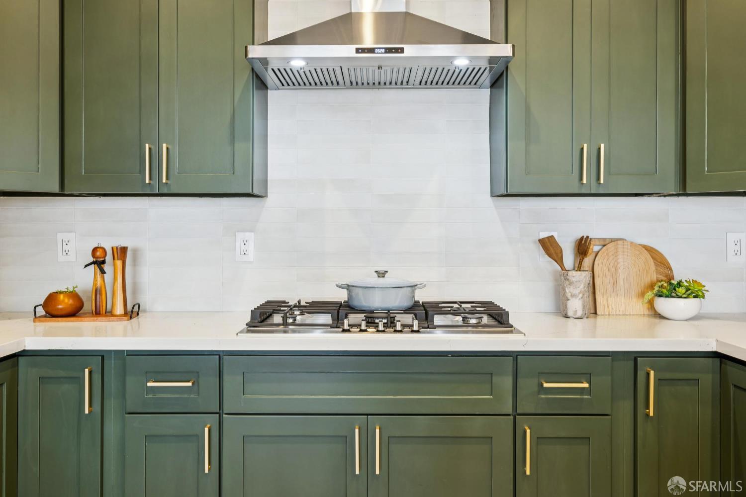 Detail Gallery Image 37 of 99 For 2024 15th Ave, San Francisco,  CA 94116 - 3 Beds | 4/1 Baths