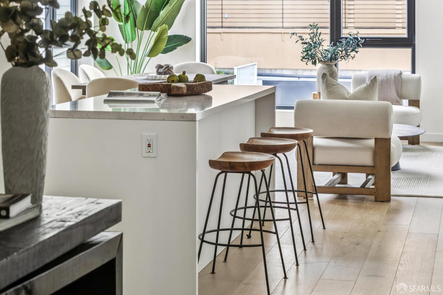 Detail Gallery Image 5 of 27 For 915 North Point St #J5,  San Francisco,  CA 94109 - 3 Beds | 2 Baths