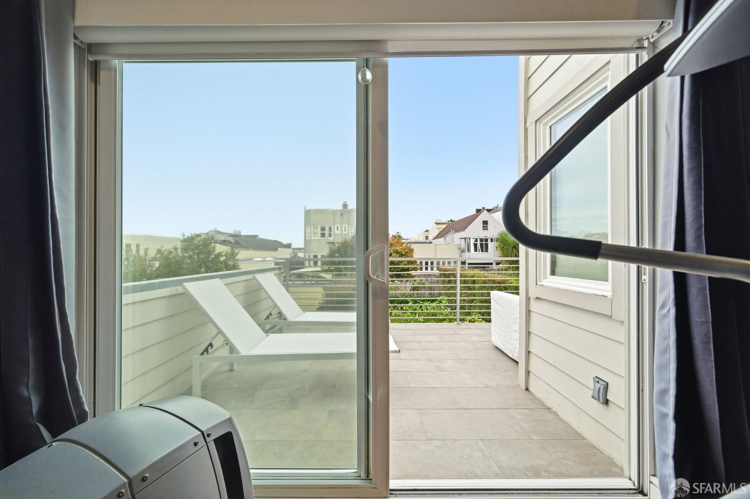 Detail Gallery Image 24 of 57 For 161 Collingwood St, San Francisco,  CA 94114 - 3 Beds | 3 Baths