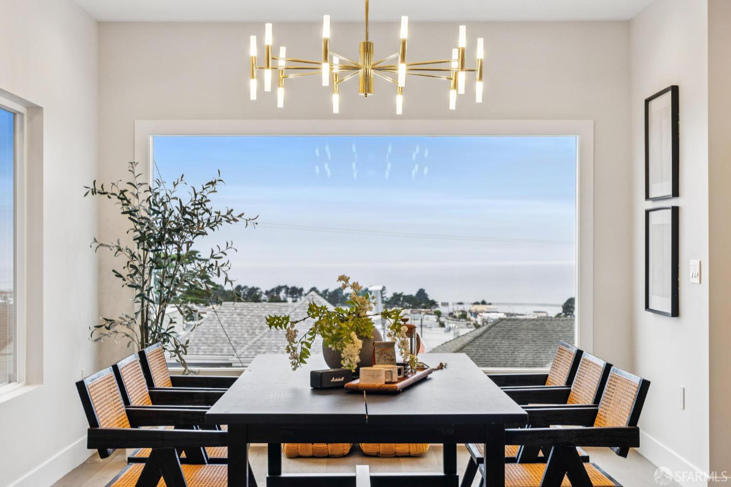 Detail Gallery Image 12 of 99 For 2024 15th Ave, San Francisco,  CA 94116 - 3 Beds | 4/1 Baths