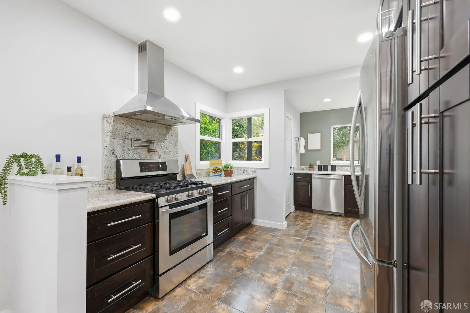 Detail Gallery Image 7 of 41 For 4749 Wilkie St, Oakland,  CA 94619 - 3 Beds | 2 Baths