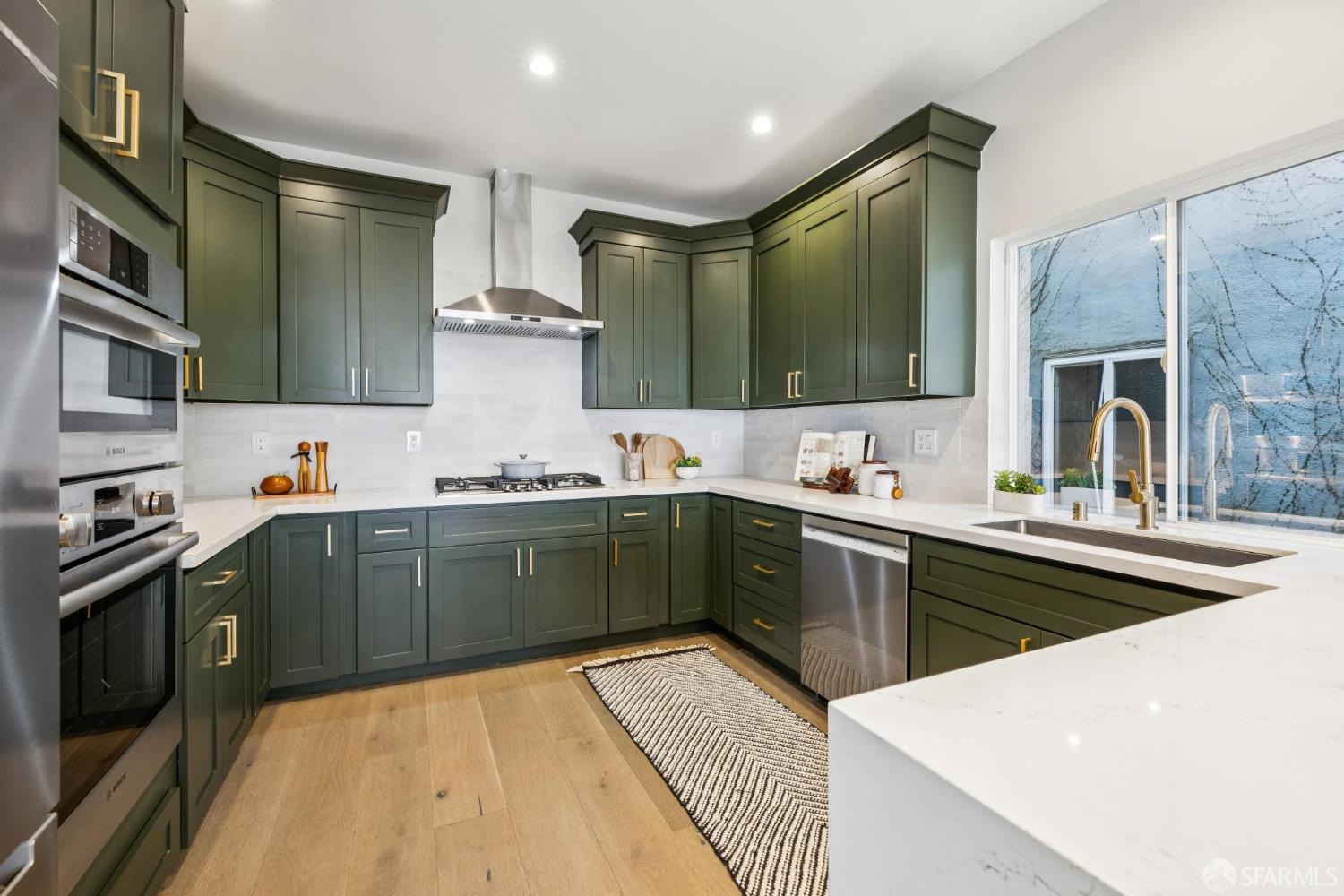 Detail Gallery Image 36 of 99 For 2024 15th Ave, San Francisco,  CA 94116 - 3 Beds | 4/1 Baths