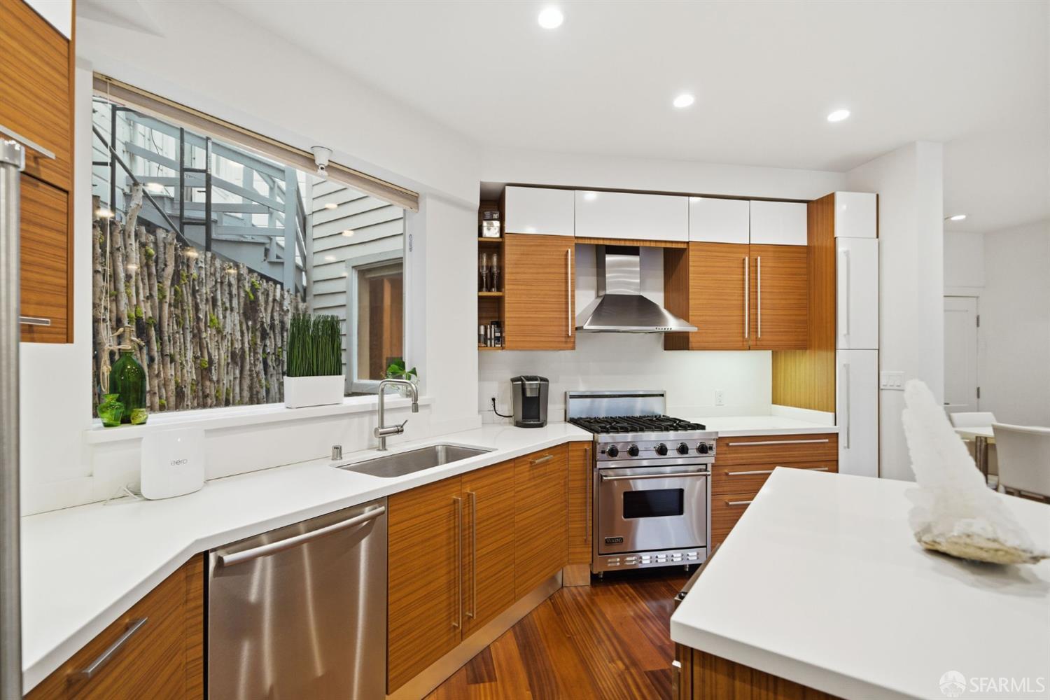 Detail Gallery Image 11 of 57 For 161 Collingwood St, San Francisco,  CA 94114 - 3 Beds | 3 Baths