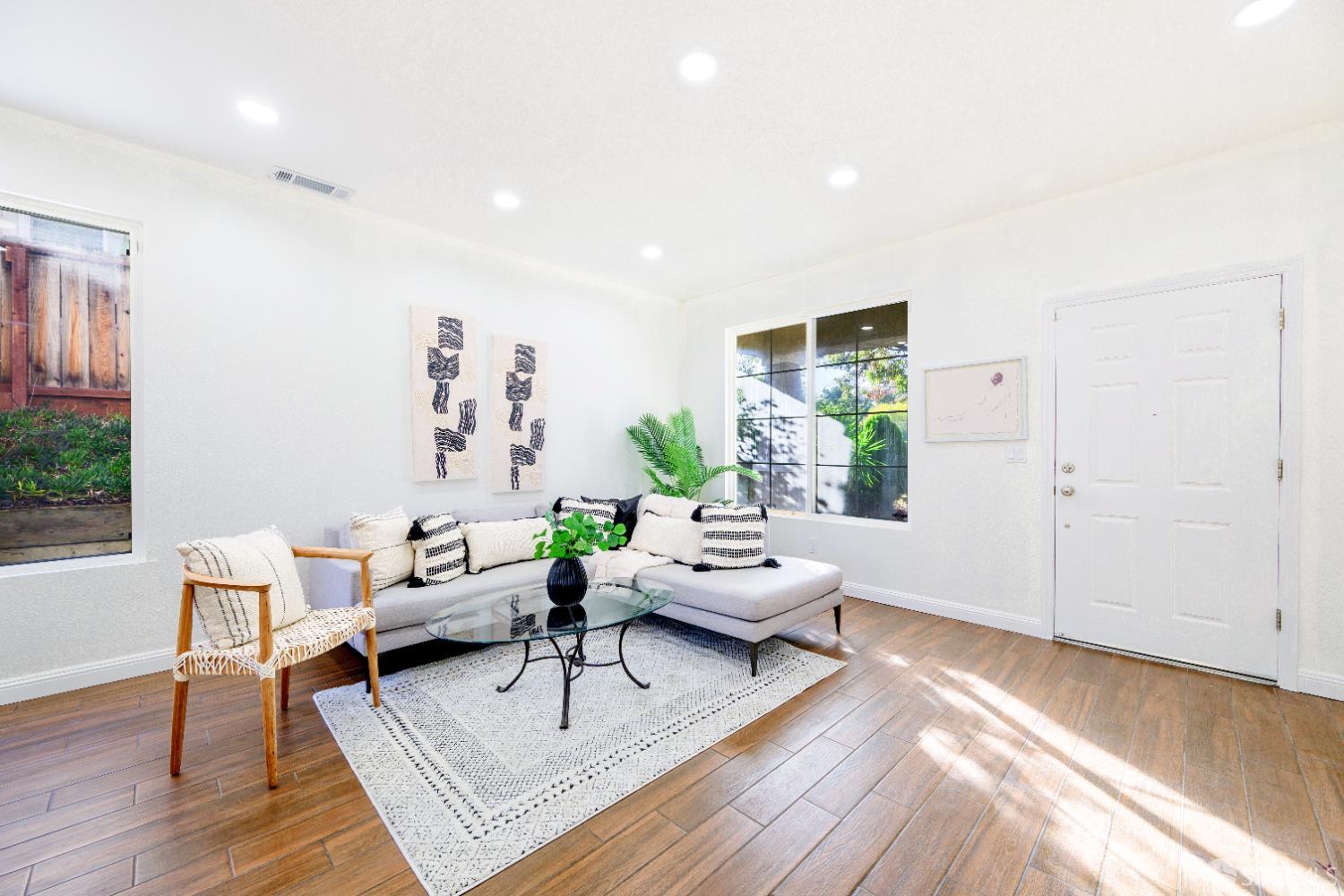 Detail Gallery Image 3 of 83 For 2275 Southwood Dr, Pittsburg,  CA 94565 - 6 Beds | 4 Baths