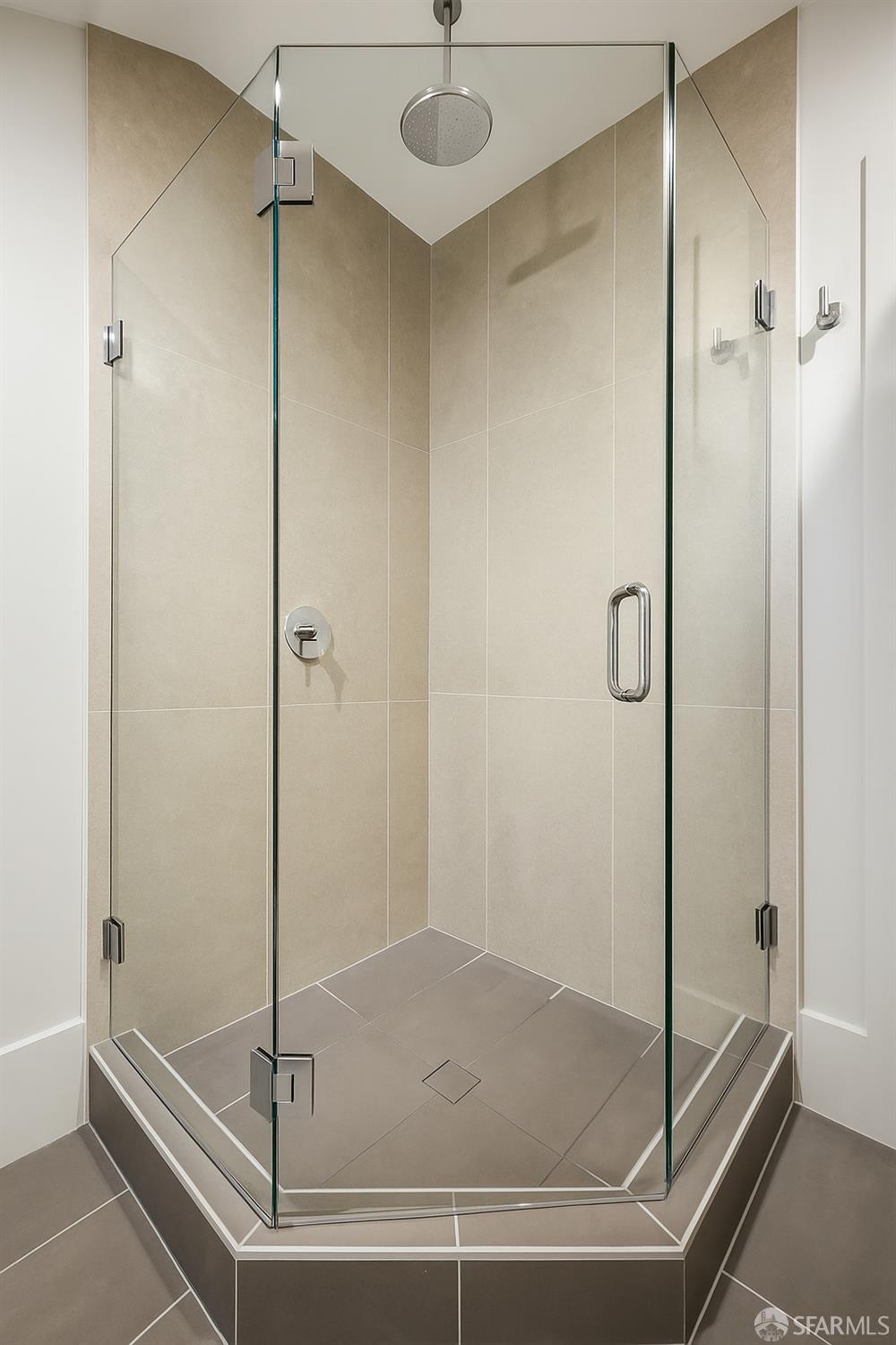 Detail Gallery Image 49 of 66 For 3983 19th St, San Francisco,  CA 94114 - 4 Beds | 2/1 Baths