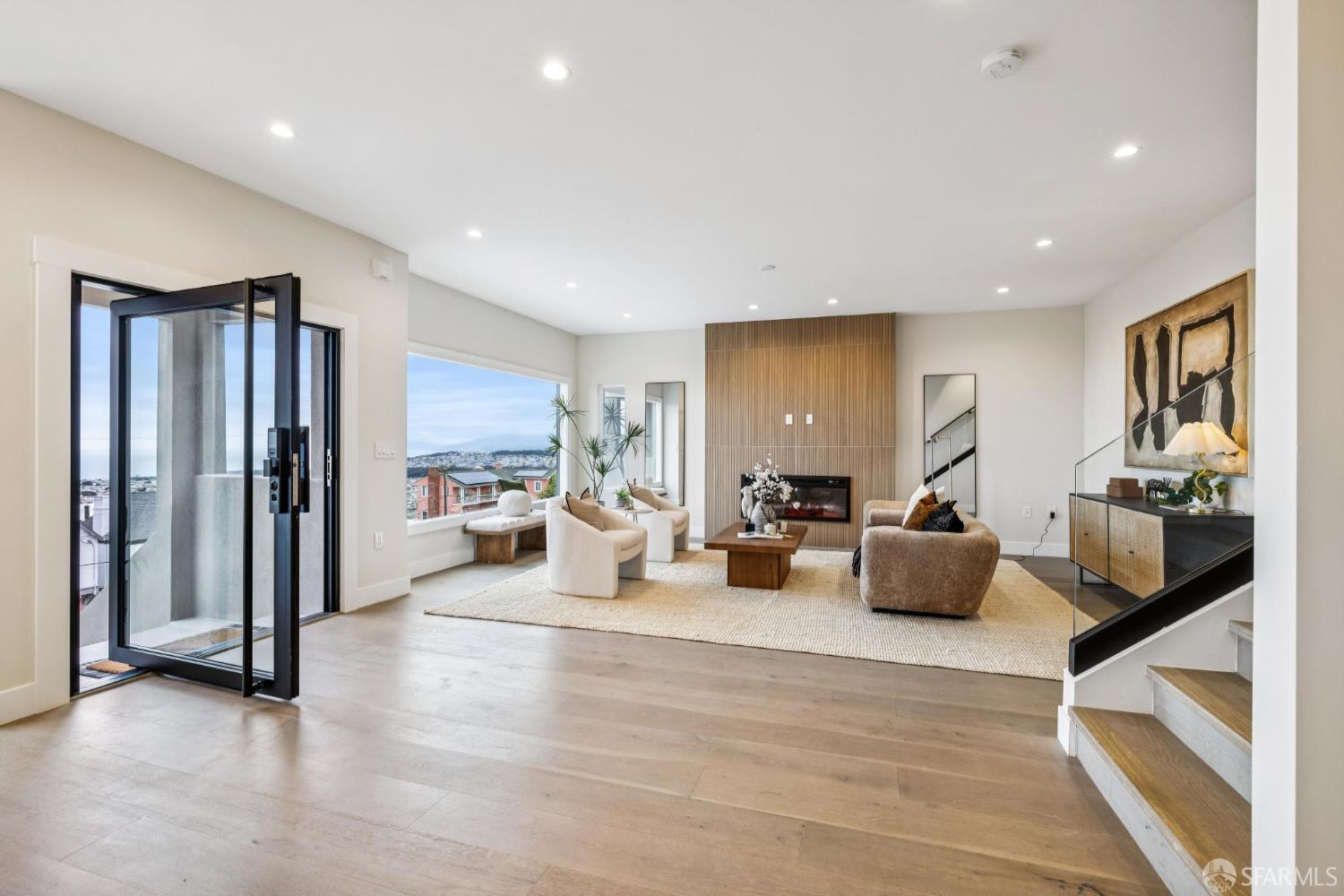 Detail Gallery Image 25 of 99 For 2024 15th Ave, San Francisco,  CA 94116 - 3 Beds | 4/1 Baths