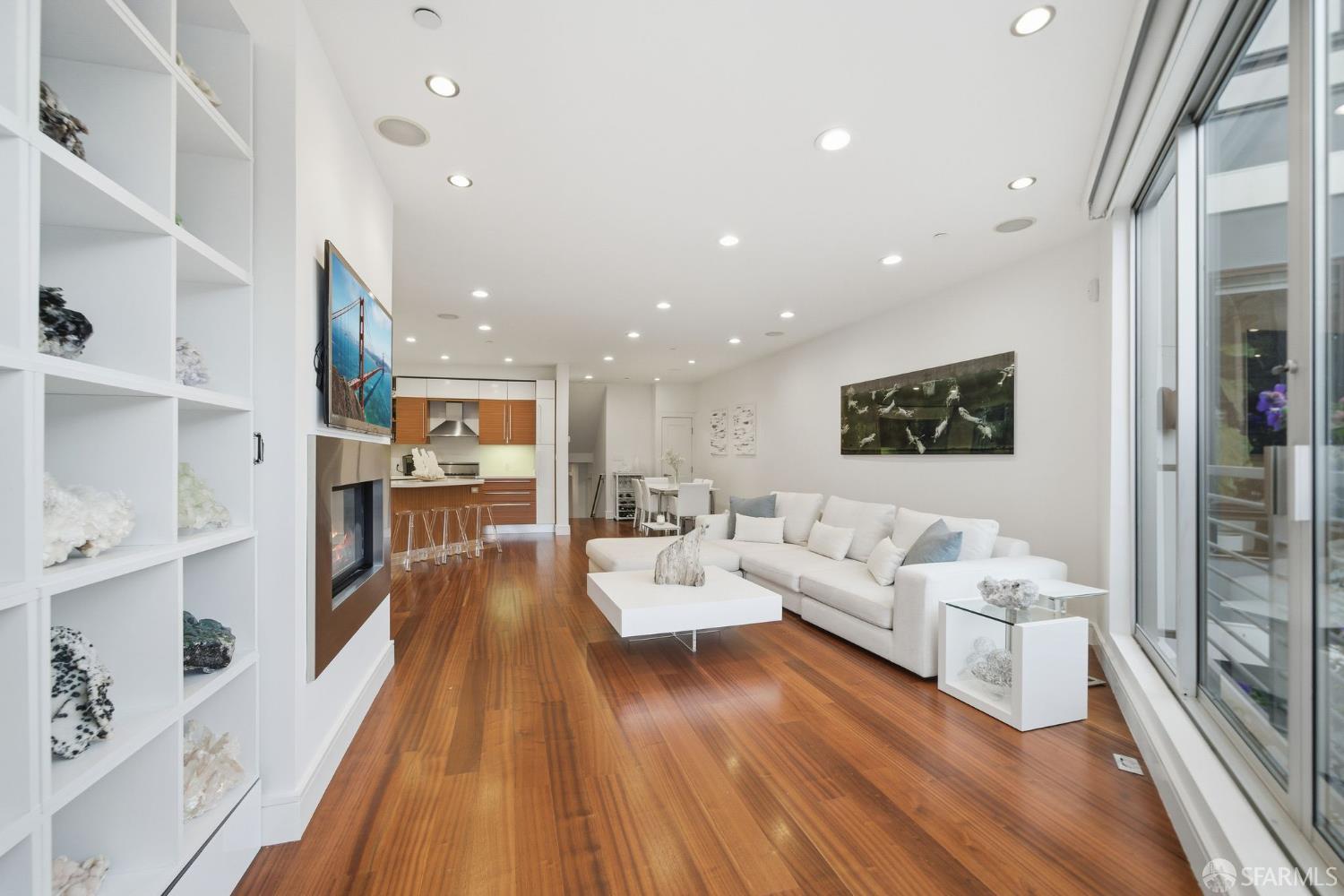 Detail Gallery Image 7 of 57 For 161 Collingwood St, San Francisco,  CA 94114 - 3 Beds | 3 Baths