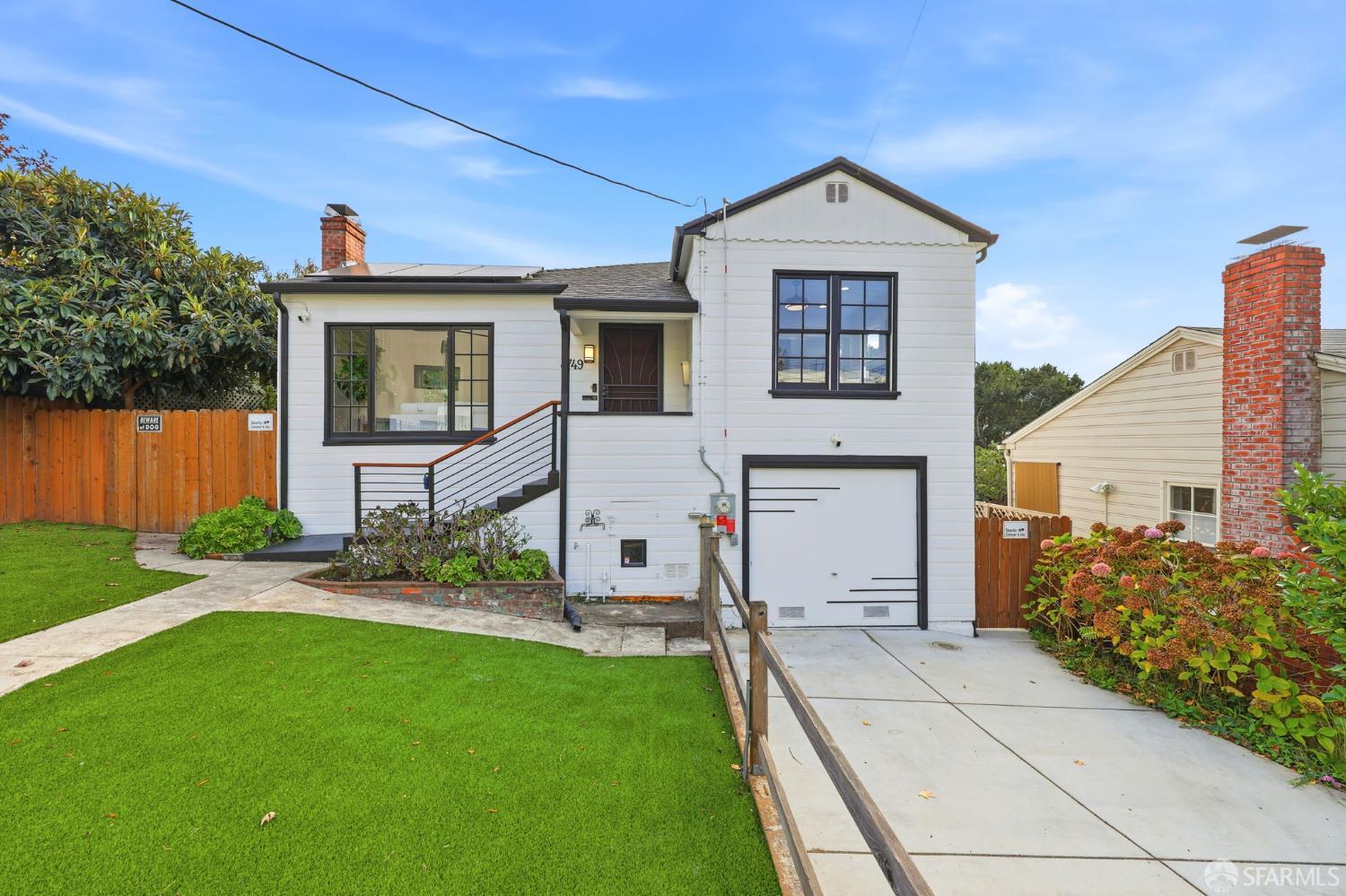 Detail Gallery Image 2 of 41 For 4749 Wilkie St, Oakland,  CA 94619 - 3 Beds | 2 Baths