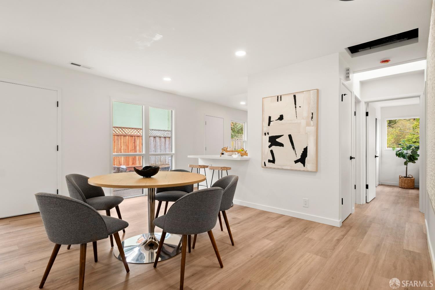 Detail Gallery Image 12 of 52 For 1441 Crestwood Dr, San Bruno,  CA 94066 - 3 Beds | 3 Baths