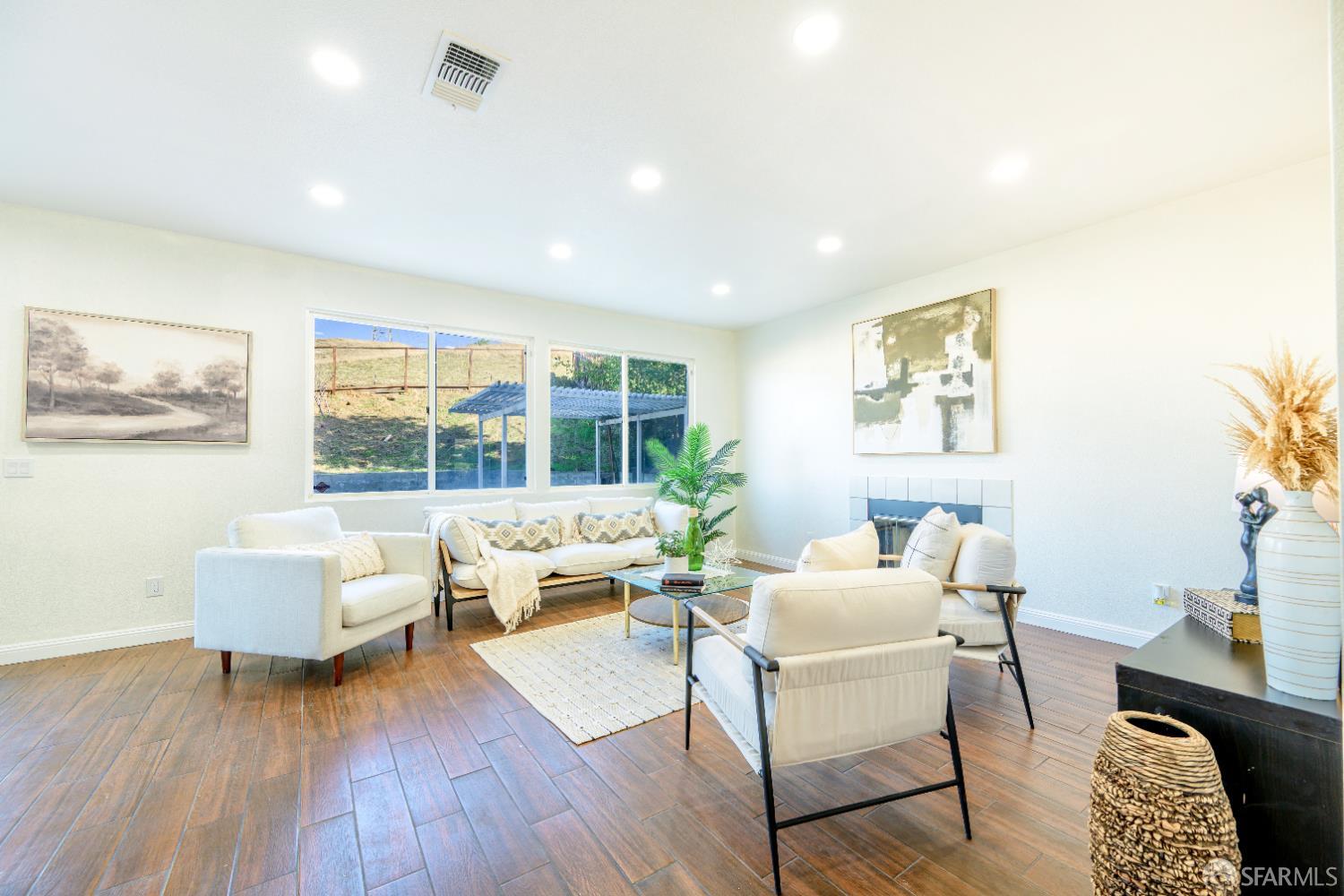 Detail Gallery Image 7 of 83 For 2275 Southwood Dr, Pittsburg,  CA 94565 - 6 Beds | 4 Baths