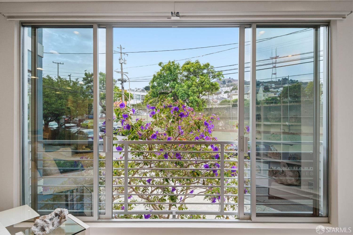 Detail Gallery Image 8 of 57 For 161 Collingwood St, San Francisco,  CA 94114 - 3 Beds | 3 Baths