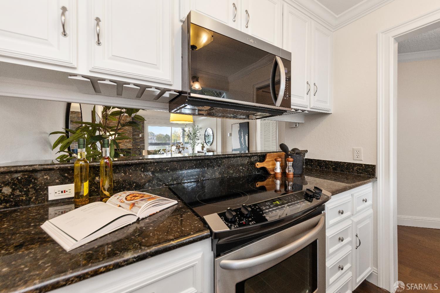 Detail Gallery Image 12 of 31 For 66 Eddystone Ct, Redwood City,  CA 94065 - 1 Beds | 1 Baths