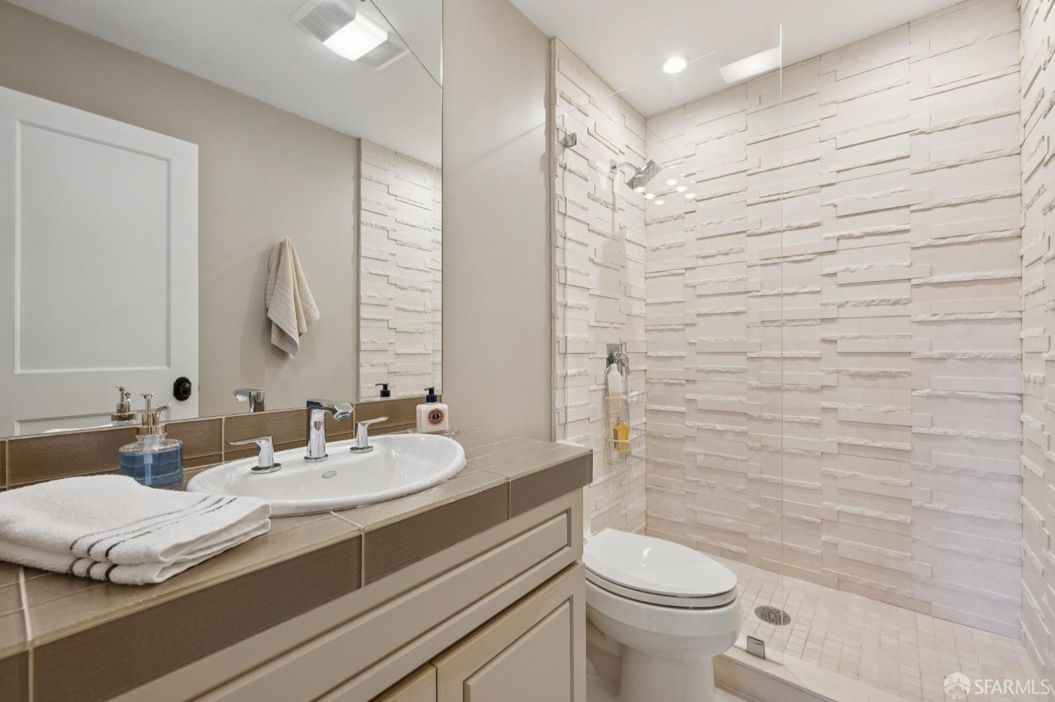 Photo #40: 425087496 Listing: Photo #40