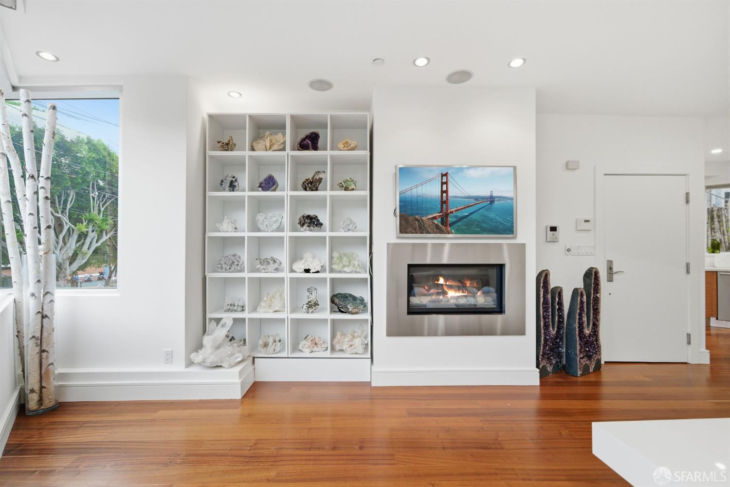 Detail Gallery Image 4 of 57 For 161 Collingwood St, San Francisco,  CA 94114 - 3 Beds | 3 Baths