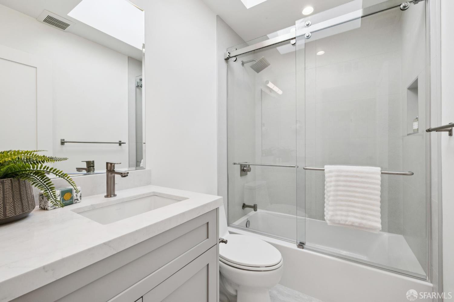 Detail Gallery Image 27 of 32 For 505 Grand View Ave #4,  San Francisco,  CA 94114 - 2 Beds | 2 Baths