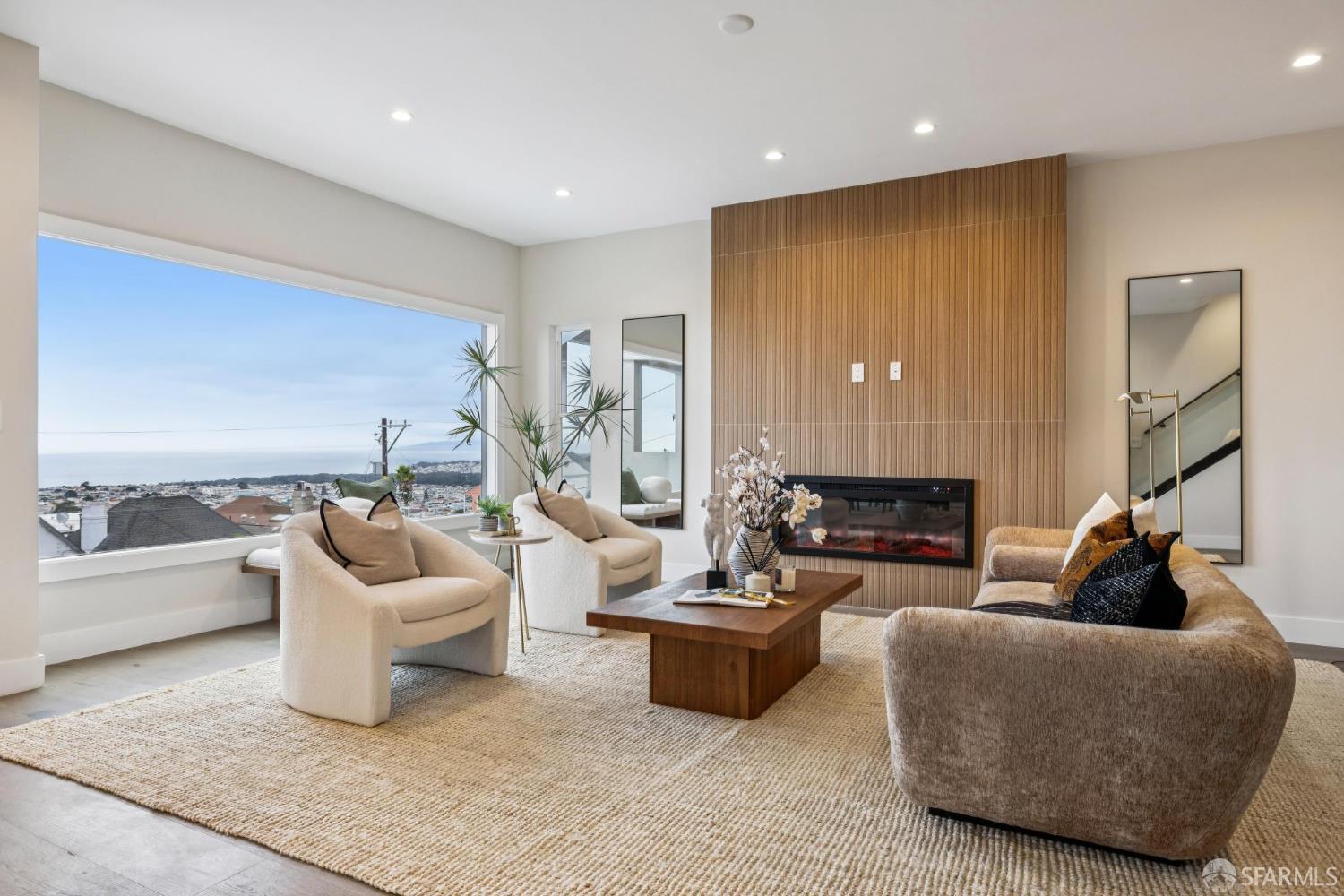 Detail Gallery Image 4 of 99 For 2024 15th Ave, San Francisco,  CA 94116 - 3 Beds | 4/1 Baths