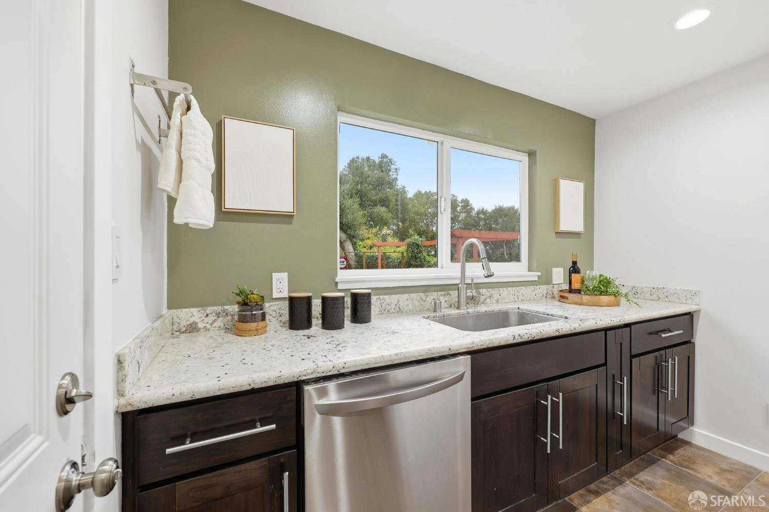 Detail Gallery Image 11 of 41 For 4749 Wilkie St, Oakland,  CA 94619 - 3 Beds | 2 Baths