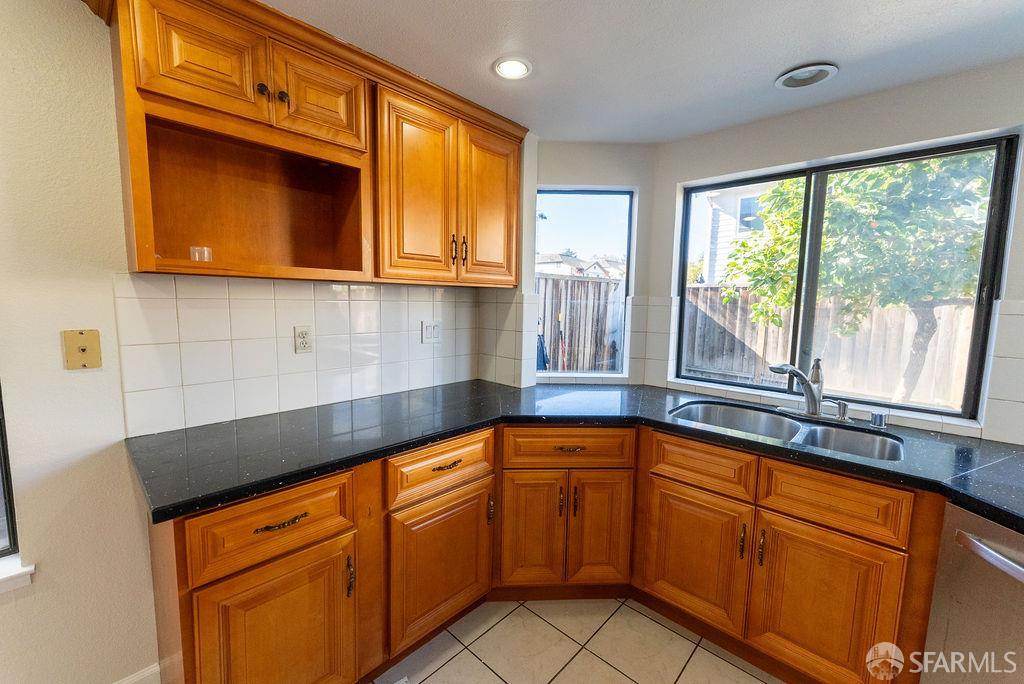 Detail Gallery Image 11 of 24 For 3779 Harlequin Ter, Fremont,  CA 94555 - 4 Beds | 2/1 Baths