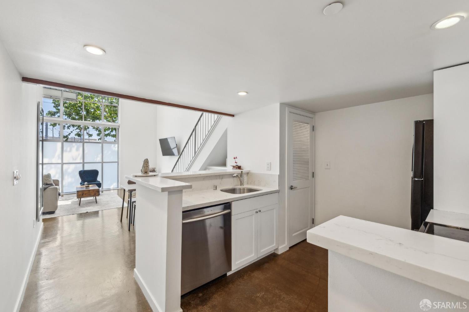 Photo #6: 425087553 Listing: Photo #6