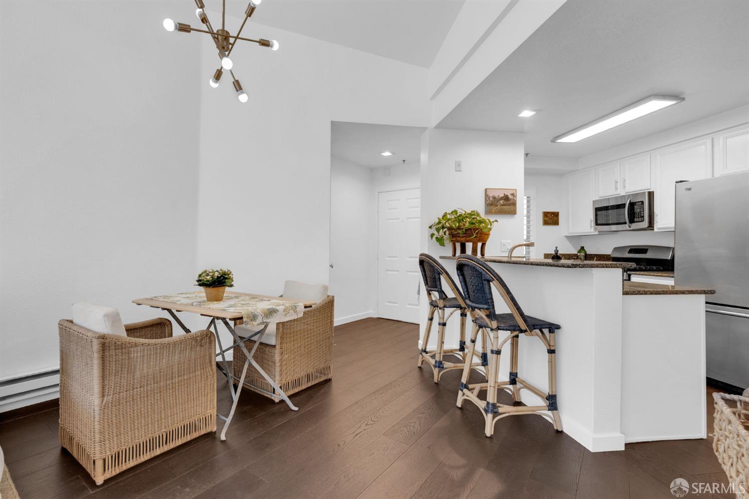 Detail Gallery Image 3 of 25 For 180 Caldecott Ln #314,  Oakland,  CA 94618 - 1 Beds | 1 Baths