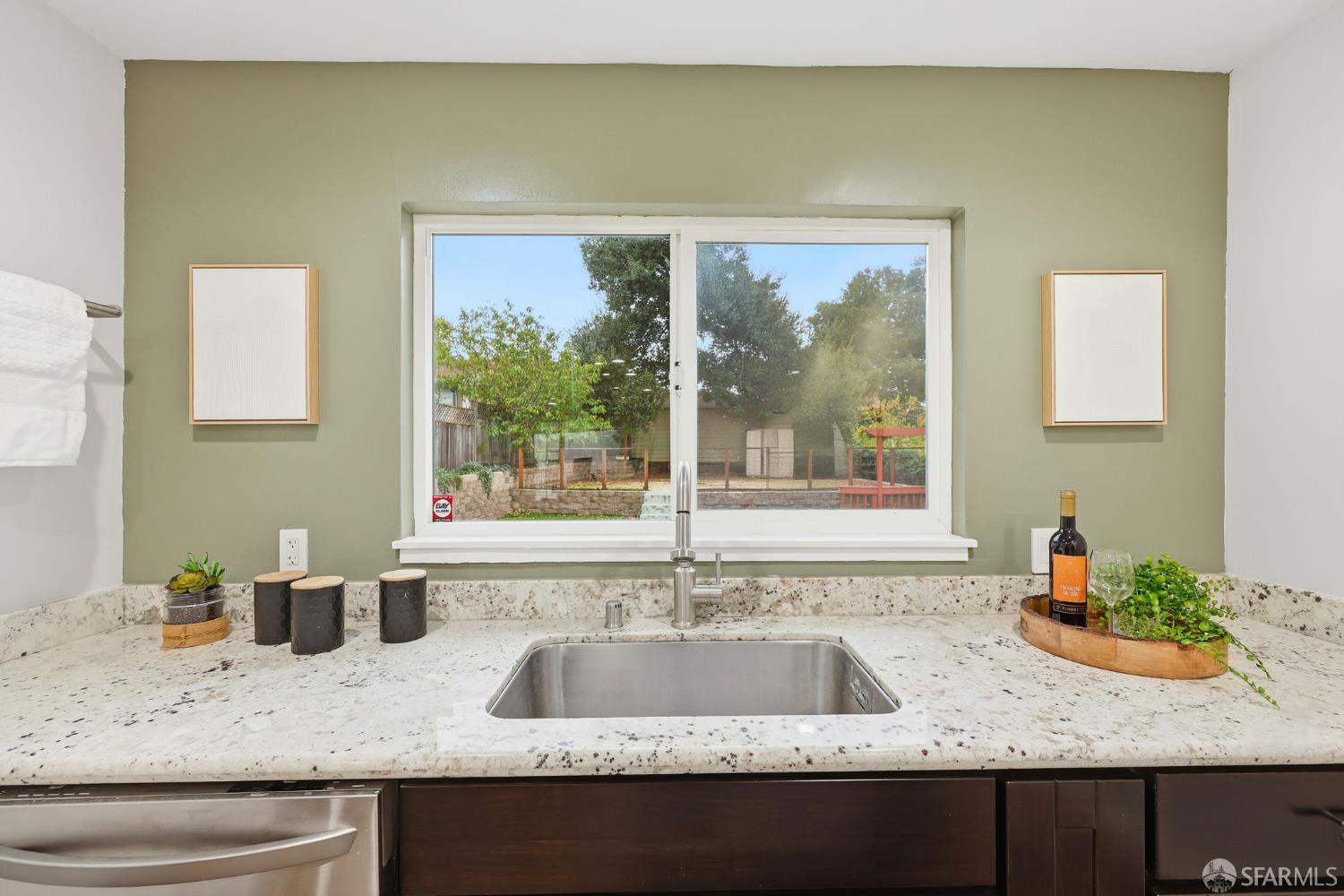 Detail Gallery Image 12 of 41 For 4749 Wilkie St, Oakland,  CA 94619 - 3 Beds | 2 Baths