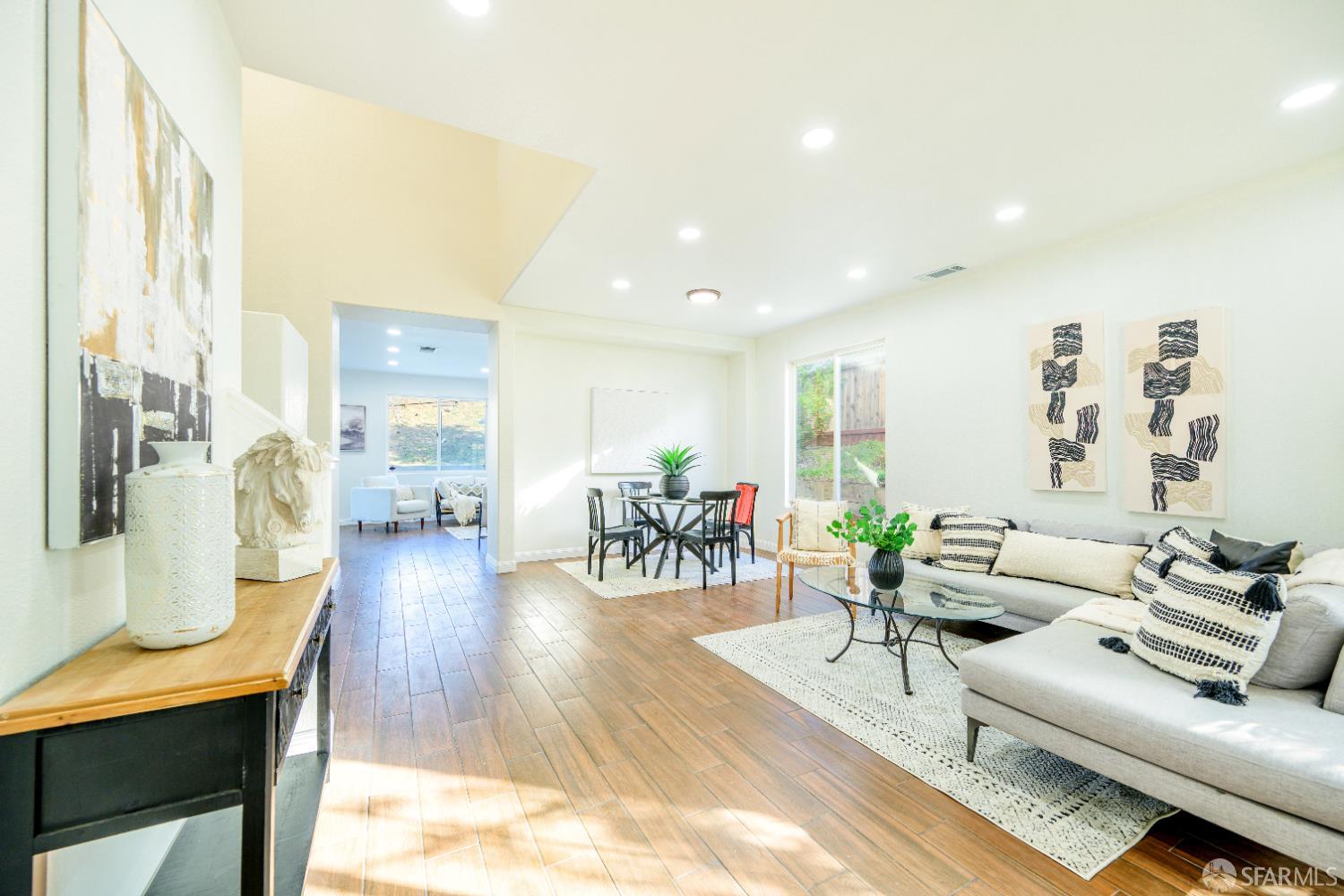 Detail Gallery Image 6 of 83 For 2275 Southwood Dr, Pittsburg,  CA 94565 - 6 Beds | 4 Baths