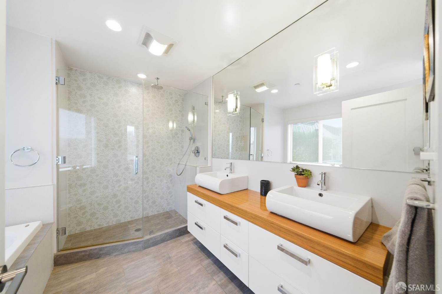 Detail Gallery Image 22 of 57 For 161 Collingwood St, San Francisco,  CA 94114 - 3 Beds | 3 Baths