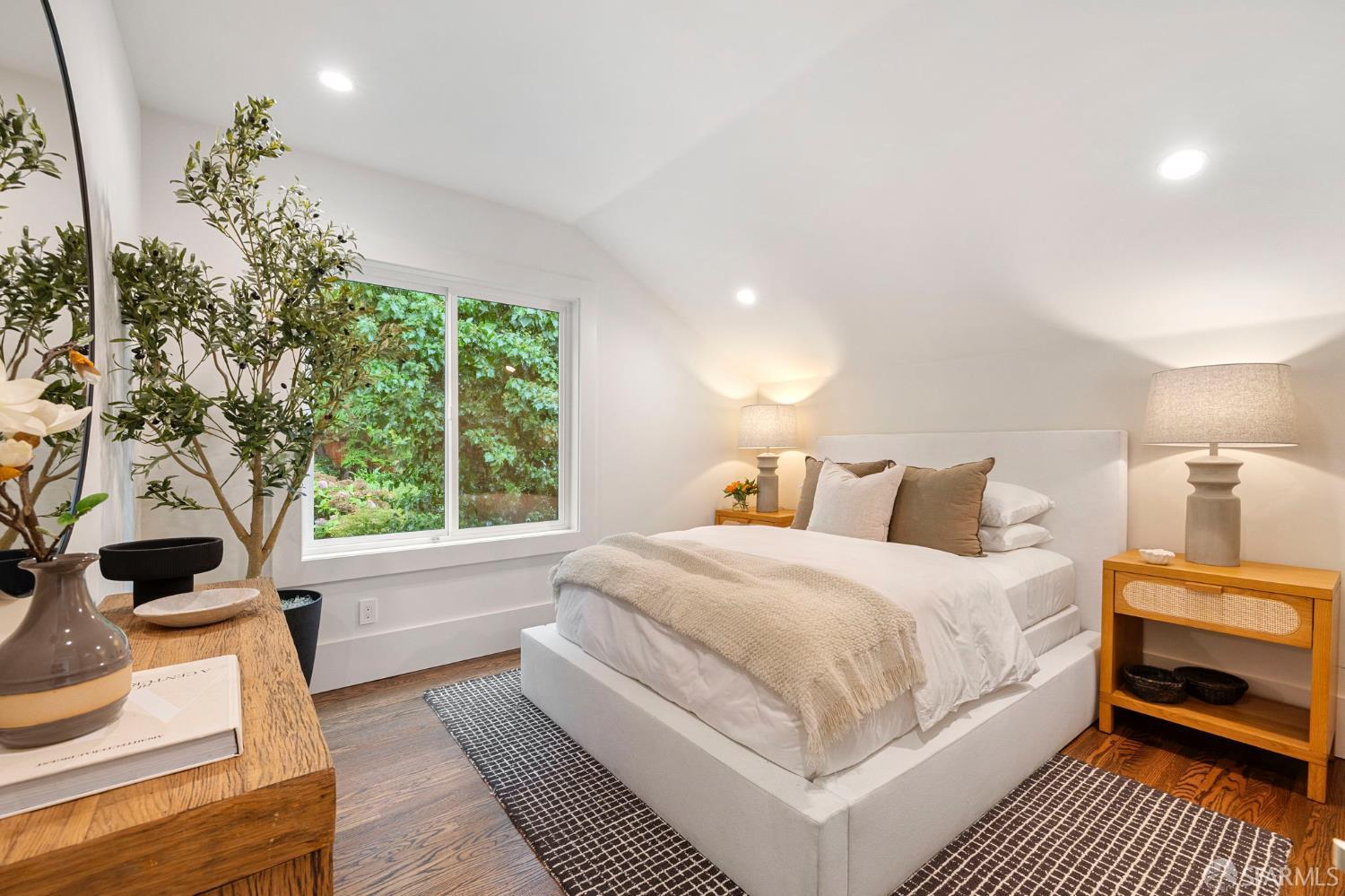 Detail Gallery Image 44 of 66 For 3983 19th St, San Francisco,  CA 94114 - 4 Beds | 2/1 Baths