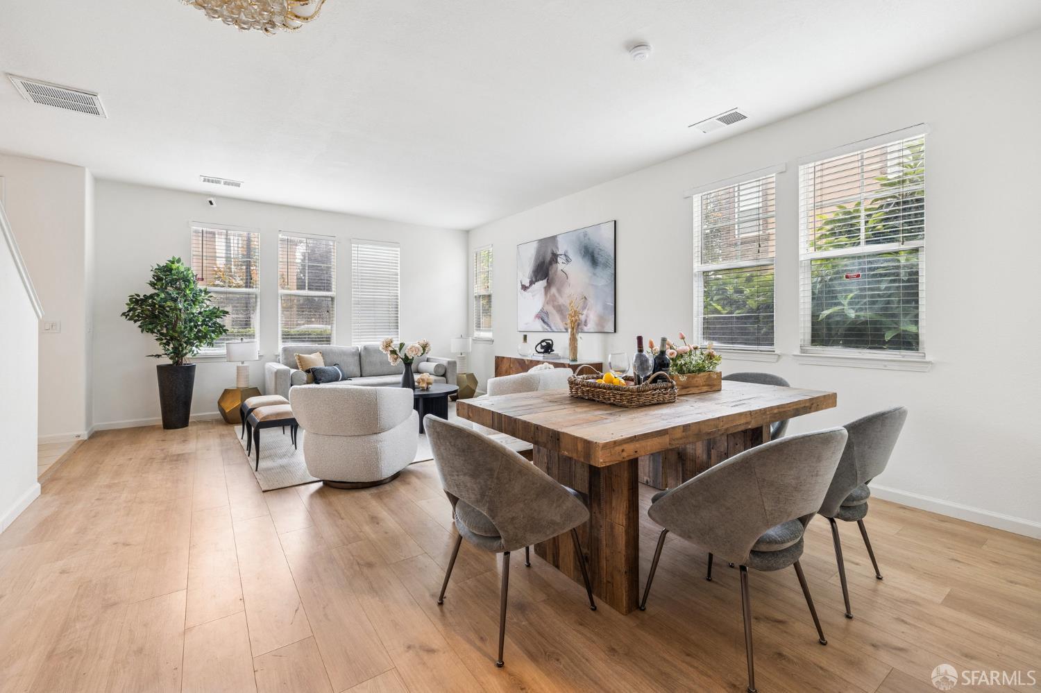 Detail Gallery Image 11 of 38 For 205 Montevina Way, Hayward,  CA 94545 - 5 Beds | 3 Baths