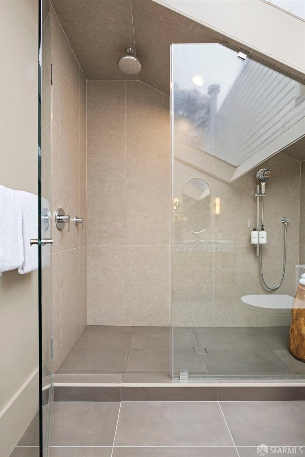 Detail Gallery Image 42 of 66 For 3983 19th St, San Francisco,  CA 94114 - 4 Beds | 2/1 Baths