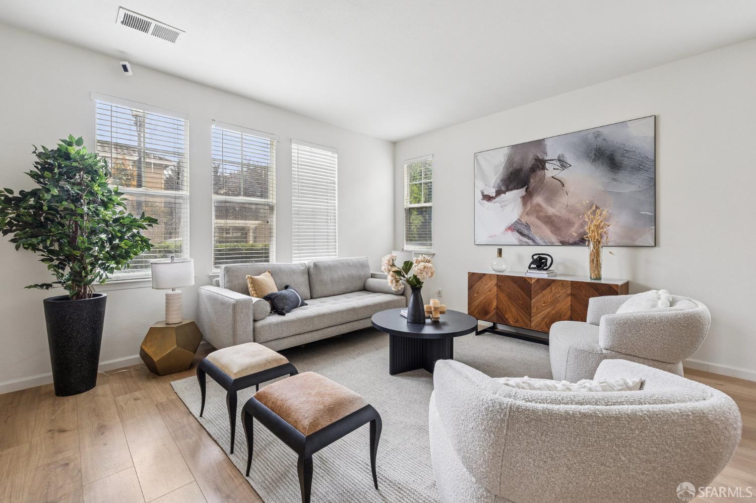 Detail Gallery Image 12 of 38 For 205 Montevina Way, Hayward,  CA 94545 - 5 Beds | 3 Baths