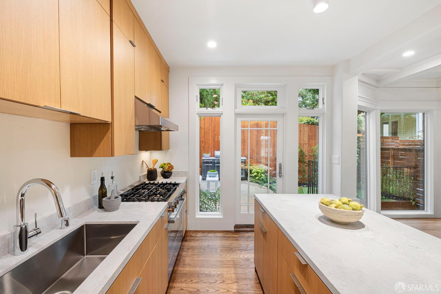 Detail Gallery Image 22 of 66 For 3983 19th St, San Francisco,  CA 94114 - 4 Beds | 2/1 Baths