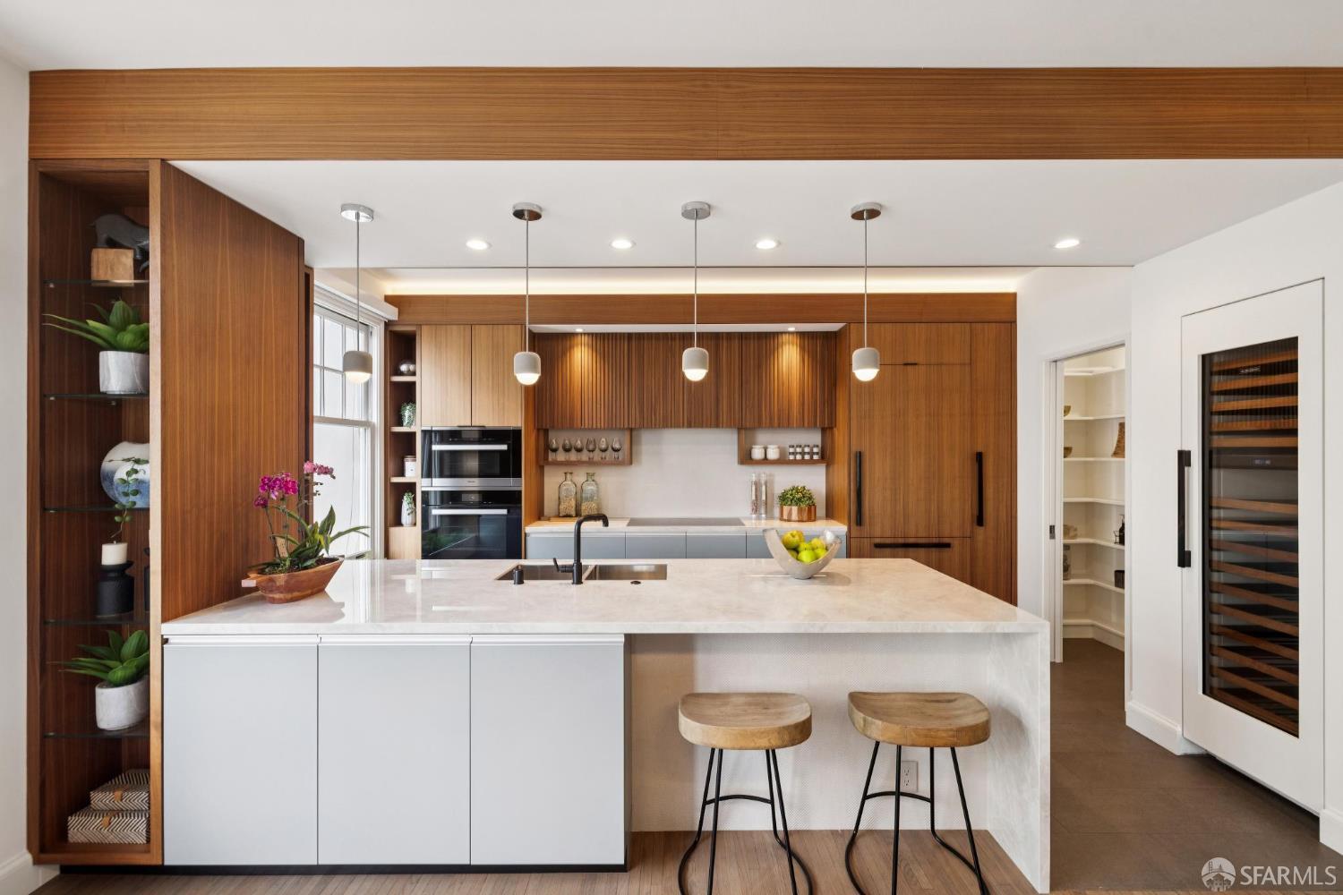 Photo #2: 425087818 Listing: Photo #2