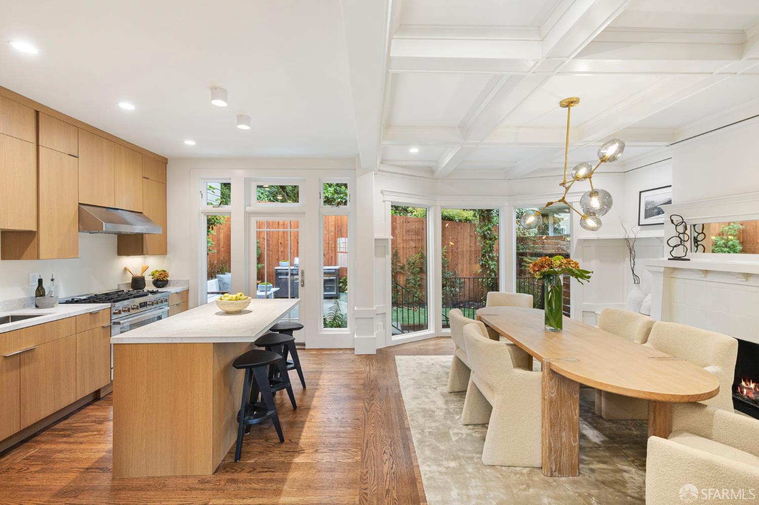 Detail Gallery Image 18 of 66 For 3983 19th St, San Francisco,  CA 94114 - 4 Beds | 2/1 Baths