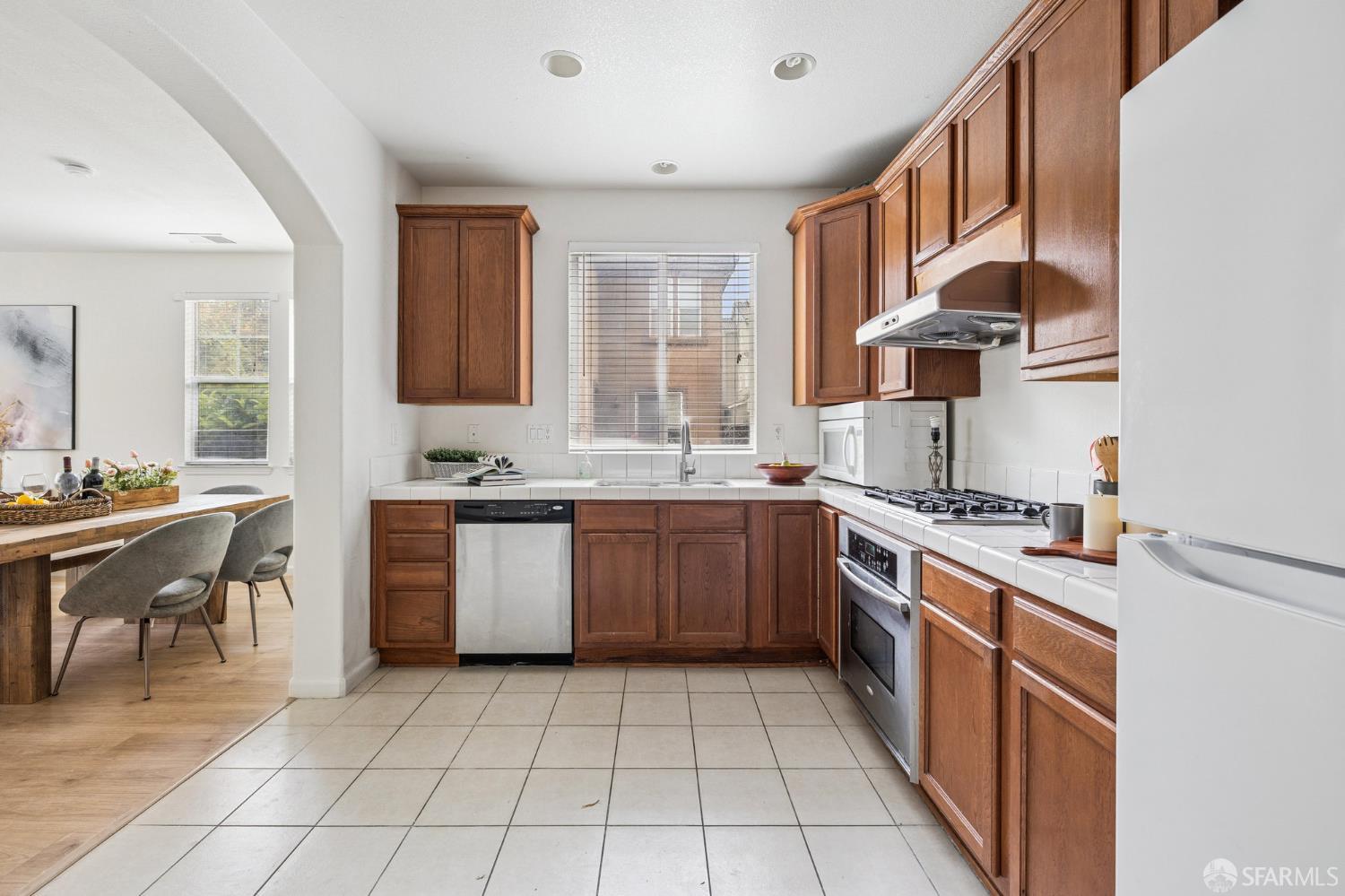 Detail Gallery Image 10 of 38 For 205 Montevina Way, Hayward,  CA 94545 - 5 Beds | 3 Baths