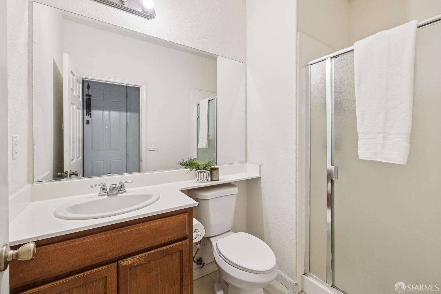 Detail Gallery Image 15 of 38 For 205 Montevina Way, Hayward,  CA 94545 - 5 Beds | 3 Baths