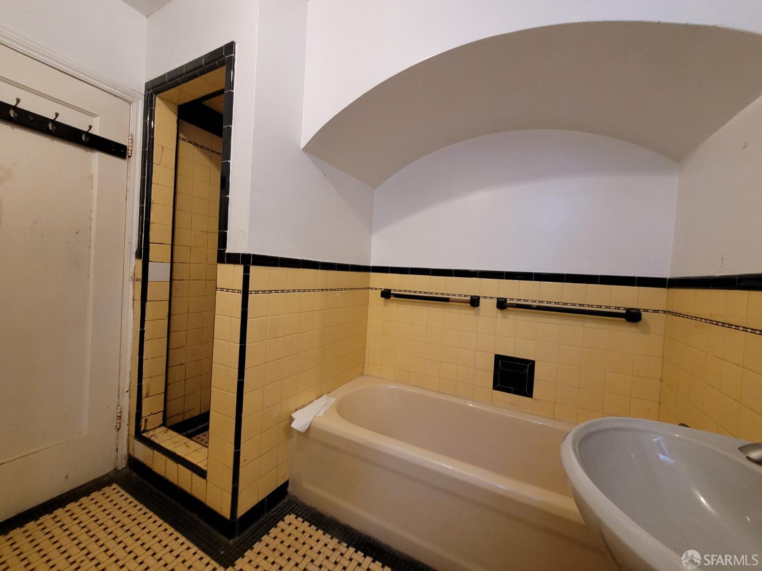 Detail Gallery Image 3 of 7 For 255 Miramar Ave, San Francisco,  CA 94112 - 2 Beds | 1 Baths