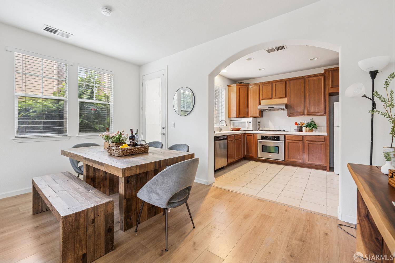 Detail Gallery Image 8 of 38 For 205 Montevina Way, Hayward,  CA 94545 - 5 Beds | 3 Baths