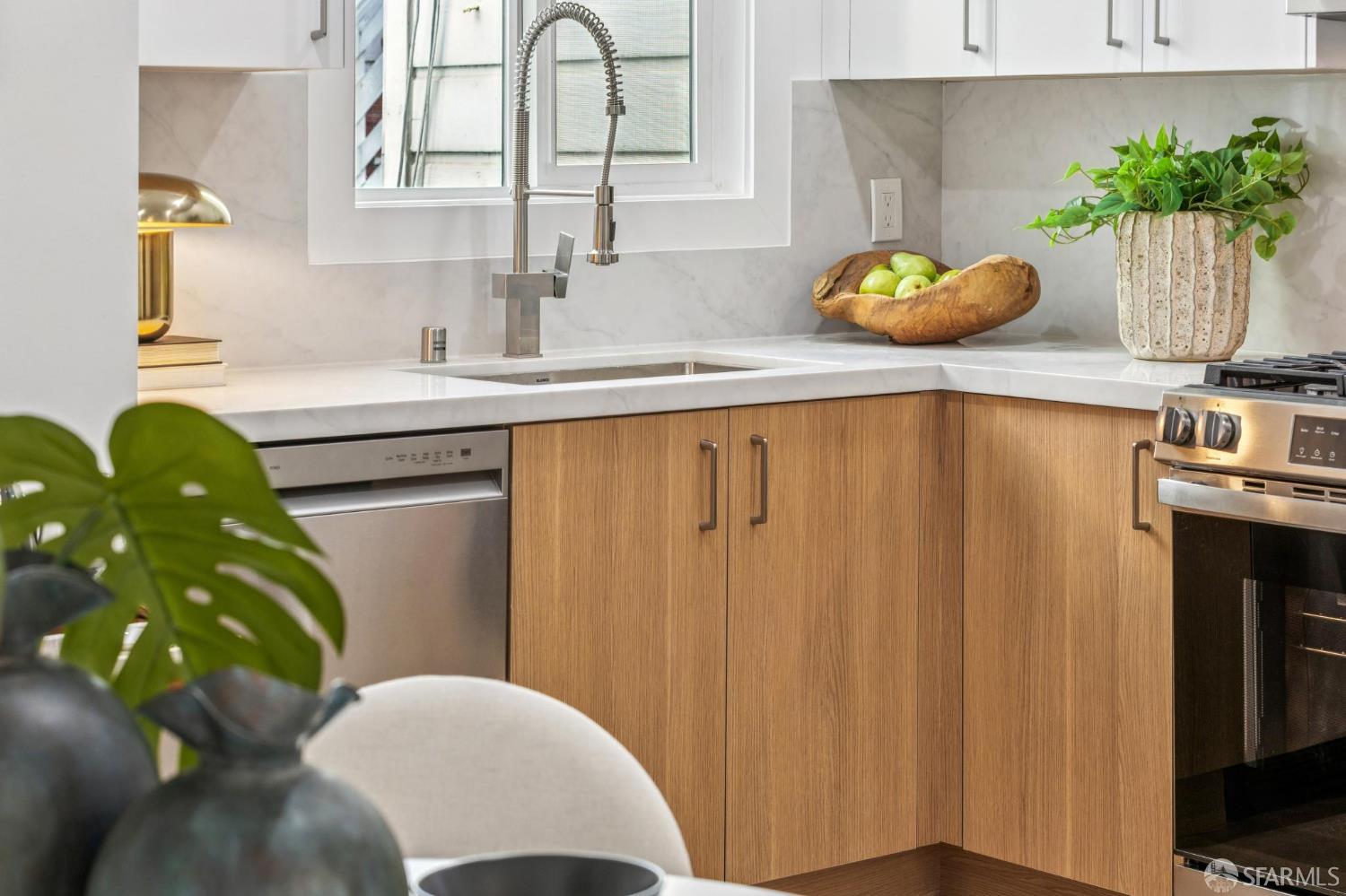 Detail Gallery Image 8 of 18 For 333 Austin St, San Francisco,  CA 94109 - 2 Beds | 1 Baths