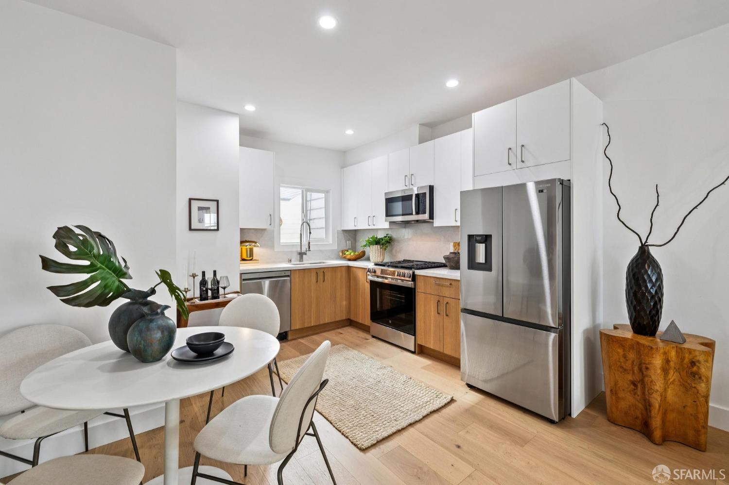 Detail Gallery Image 4 of 18 For 333 Austin St, San Francisco,  CA 94109 - 2 Beds | 1 Baths