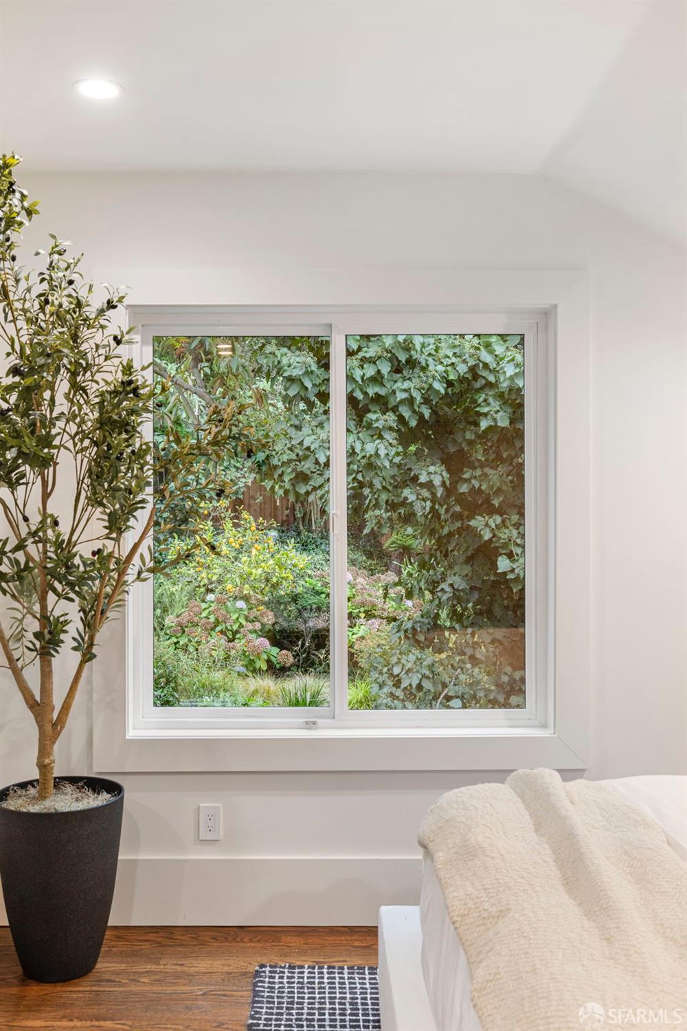 Detail Gallery Image 45 of 66 For 3983 19th St, San Francisco,  CA 94114 - 4 Beds | 2/1 Baths