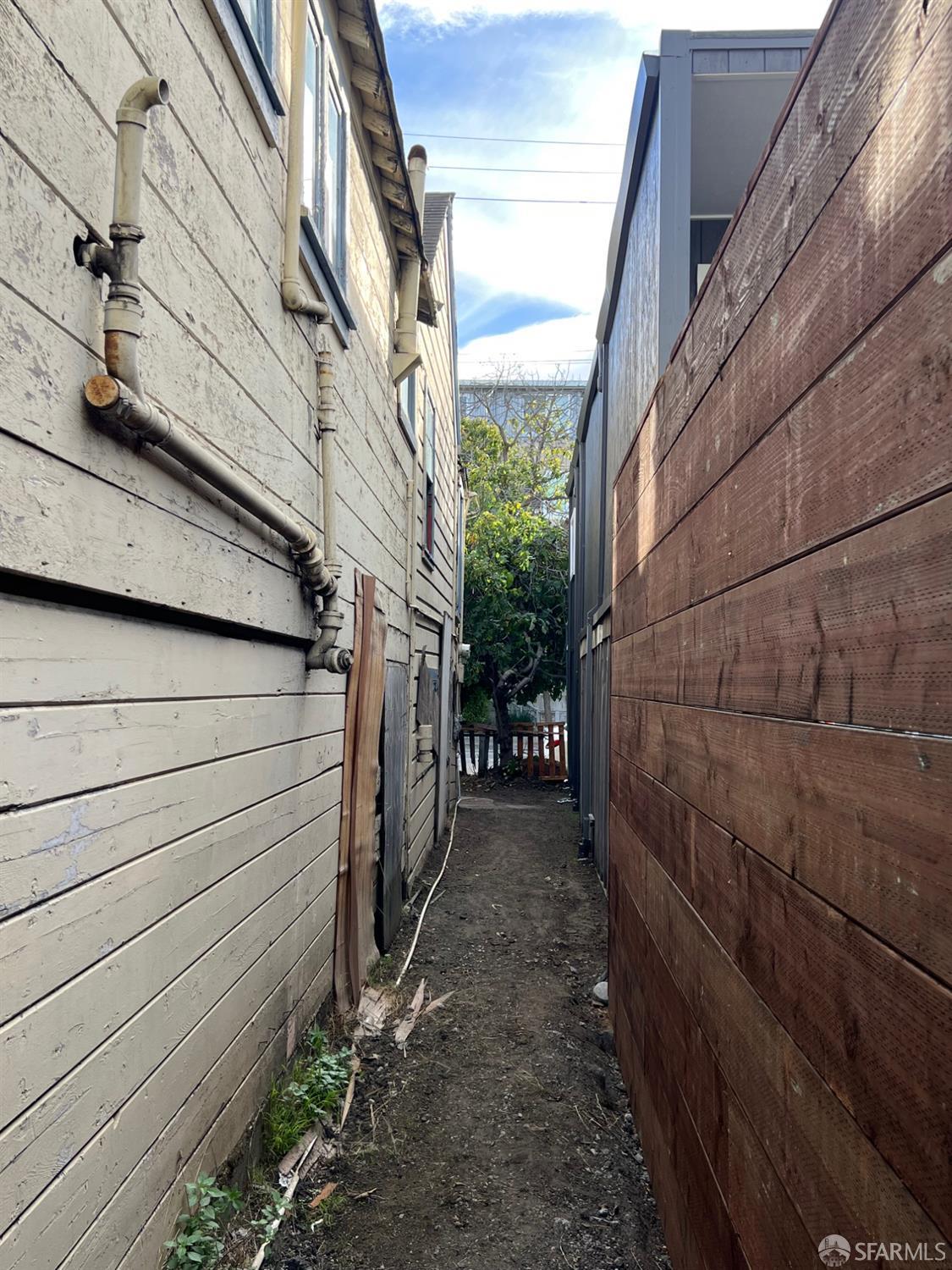 Detail Gallery Image 12 of 14 For 3064 Ford St, Oakland,  CA 94601 - 3 Beds | 1 Baths